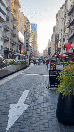Small group gathers in Buenos Aires public square