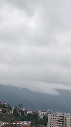Overcast afternoon documented across Caracas residential neighborhoods
