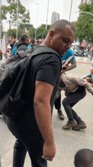 Street altercation draws photographers, crowd in São Paulo