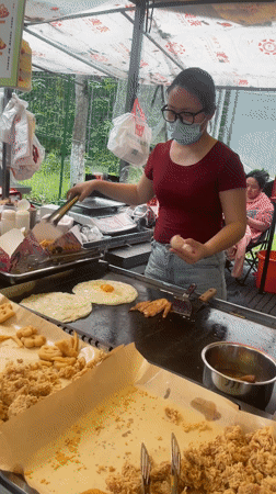 Morning street food market operates in Shapingba District