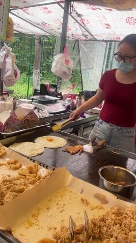 Morning street food market operates in Shapingba District