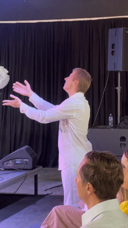 Choir performs in white and yellow at Belgrade venue