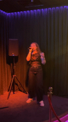 Woman performs at intimate Valencia venue late evening