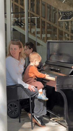 Ordinary afternoon moments captured across Vnukovo neighborhood