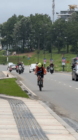 Morning cycling groups, construction work observed across Da Lat