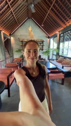 Art workshops and construction documented at Ubud resort venue