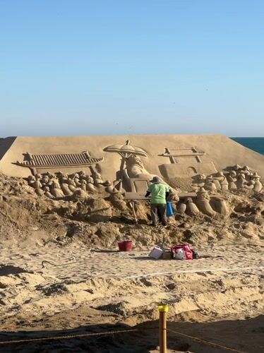 Artist Creates Historical Sand Sculptures on Busan Beach