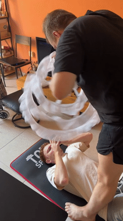 Afternoon apartment life in Tel Aviv: workouts, photos, and a cat