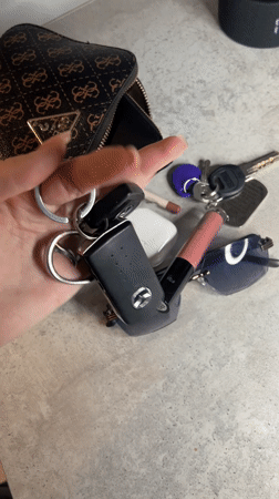 Tyumen resident documents #CarryChallenge with keys and personal items