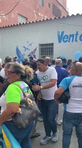 Community gathering and music lesson in Tinaquillo, Venezuela