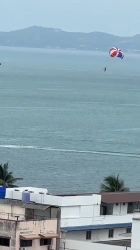 Early morning parasailing and coastal activity recorded in Pattaya