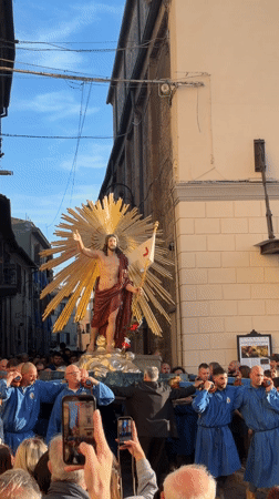 Religious procession with Jesus statue draws crowds in Tarquinia