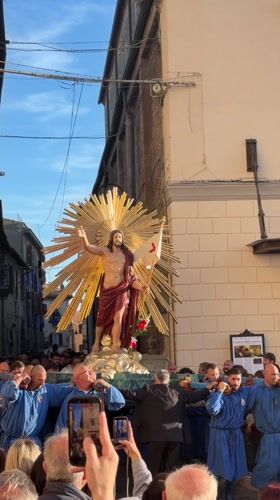 Religious procession with Jesus statue draws crowds in Tarquinia
