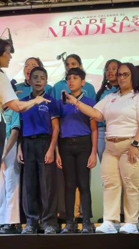 Children's choir performs midnight concert in Ciudad Guayana, Venezuela