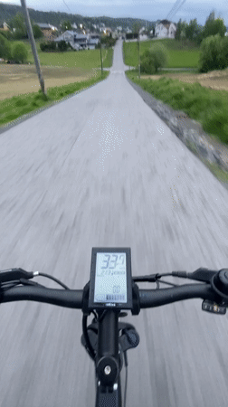 Evening bicycle journey documented through rural Lommedalen, Norway