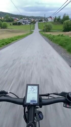 Evening bicycle journey documented through rural Lommedalen, Norway