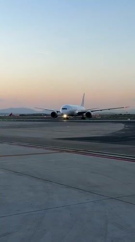Evening aircraft operations observed at Madrid airport