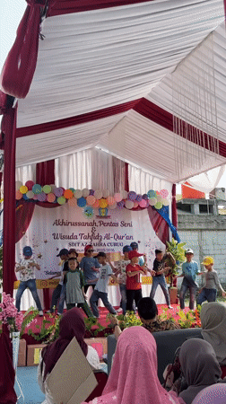 School year-end arts and Tahfidz graduation in Sukabakti