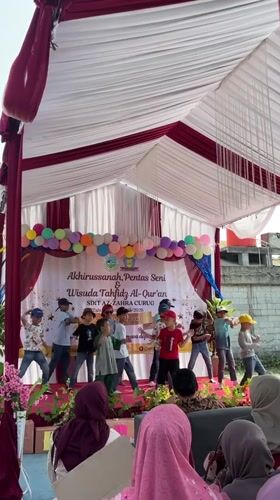 School year-end arts and Tahfidz graduation in Sukabakti
