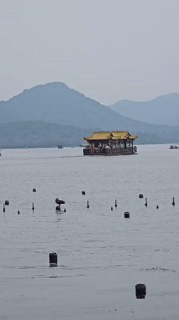 Morning scenes captured around West Lake, Hangzhou