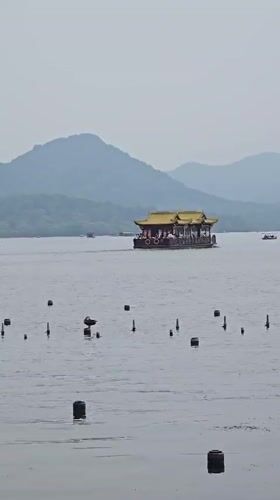 Morning scenes captured around West Lake, Hangzhou