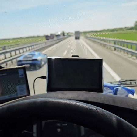 Police Lamborghini spotted on Italian highway near Pontecurone