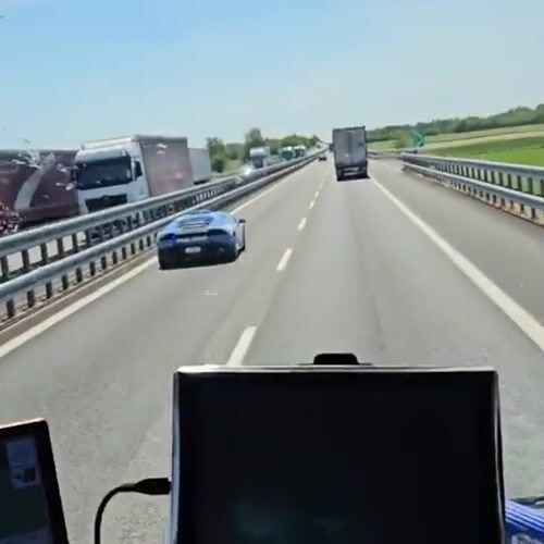 Police Lamborghini spotted on Italian highway near Pontecurone