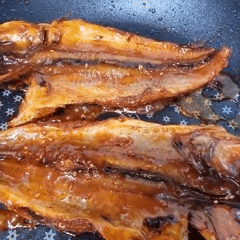 Unboxing a rice cooker and cooking glazed fish at home