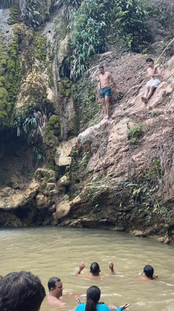 Evening recreation documented at Venezuelan waterfalls and rural areas