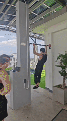 Rooftop workouts and solar work on a Đà Nẵng morning