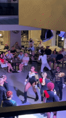 Evening entertainment shows draw crowds at Alanya restaurant venues
