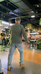 Live band and impromptu dancing at a Russian mall food court