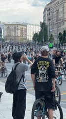Mass bicycle ride draws hundreds of cyclists through Moscow streets