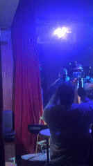 Live performance at Paris bar draws audience
