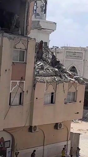 Daily life and widespread destruction across Khan Yunis