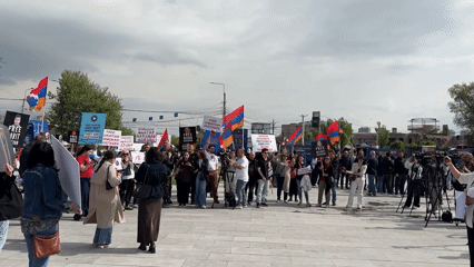 Yerevan protesters demand release of Christian Armenian hostages
