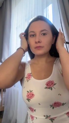 Woman's morning beauty routine documented in Odintsovo residence