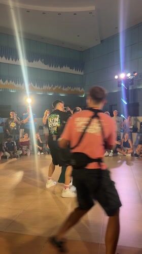 Dance Performance Draws Crowd in Pattaya Indoor Venue