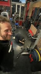 Man takes gym selfie in Saint Petersburg