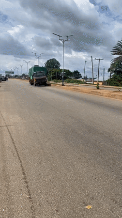 Fruit vendors and street activity along a Bukuru roadside