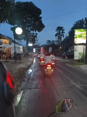 Motorcyclist records evening commute on Pecatu road