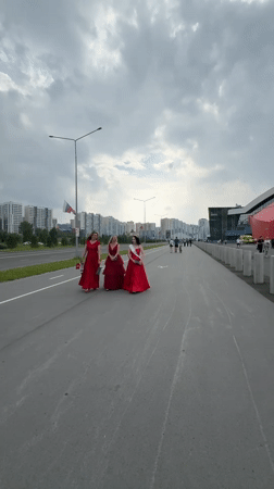 Three women in red gowns spotted in Kemerovo