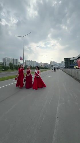 Three women in red gowns spotted in Kemerovo