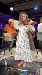 Live music performances draw crowds at Moscow venue