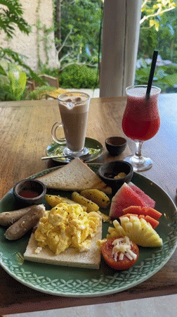 Tropical breakfast and resort scenes documented in Nusa Penida