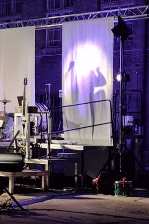 Outdoor evening concert in Gdynia lights up a city courtyard