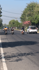 Morning traffic and street life along a Kludan road