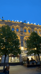 Witness documents Moscow's iconic landmarks during afternoon tourist hours