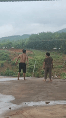 Evening garden scenes and daily life documented in Bờ Y