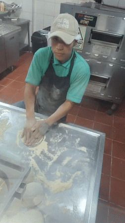 Late-night pizza preparation observed at Barranco Papa John's location